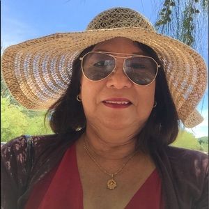 Meet your Posher, Rebecca